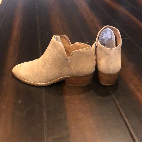 Lucky Brand Taupe Booties Size 8.5 - Picture 3 of 5